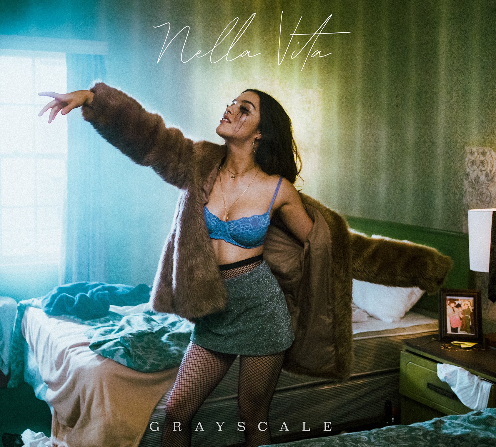 Grayscale - Nella Vita (2019)